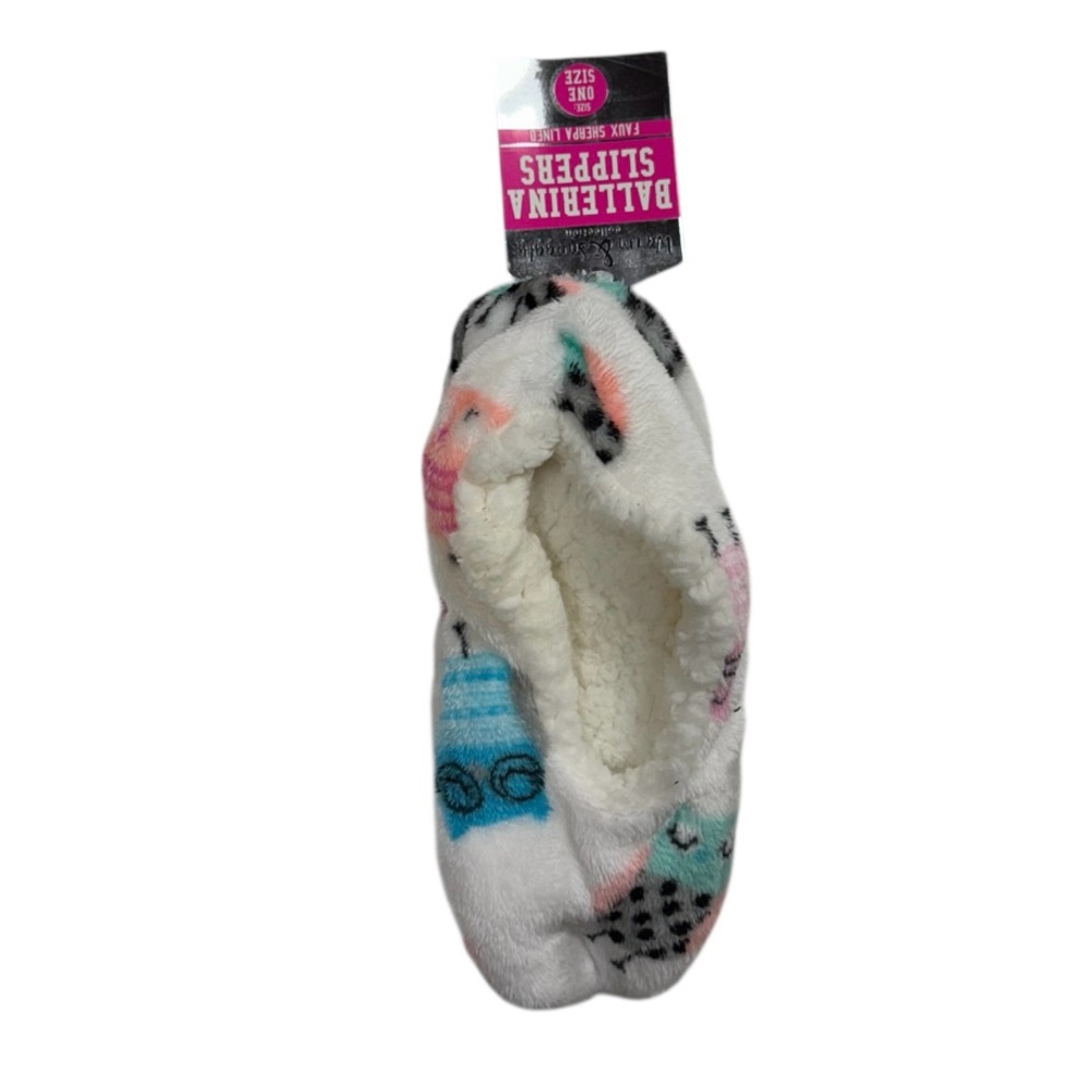 Warm & snuggly one size ballerina slippers, NWT never worn rubber grip slippers!